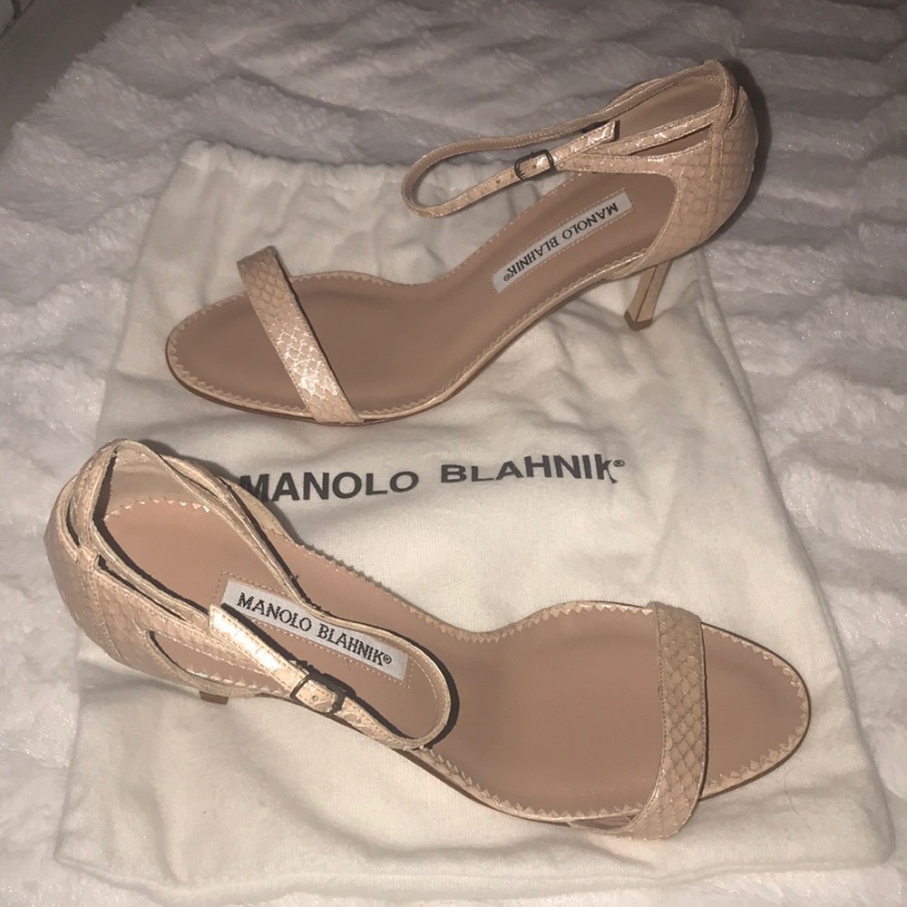 Authentic NWOT Manolo Blahnik heels